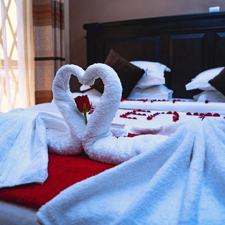 Golden Quest Hotel 엔테베 외부 사진