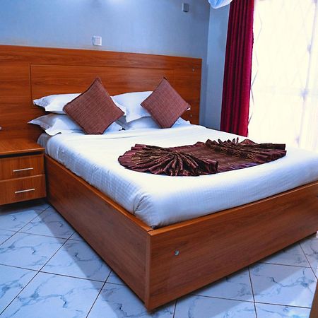 Golden Quest Hotel 엔테베 외부 사진