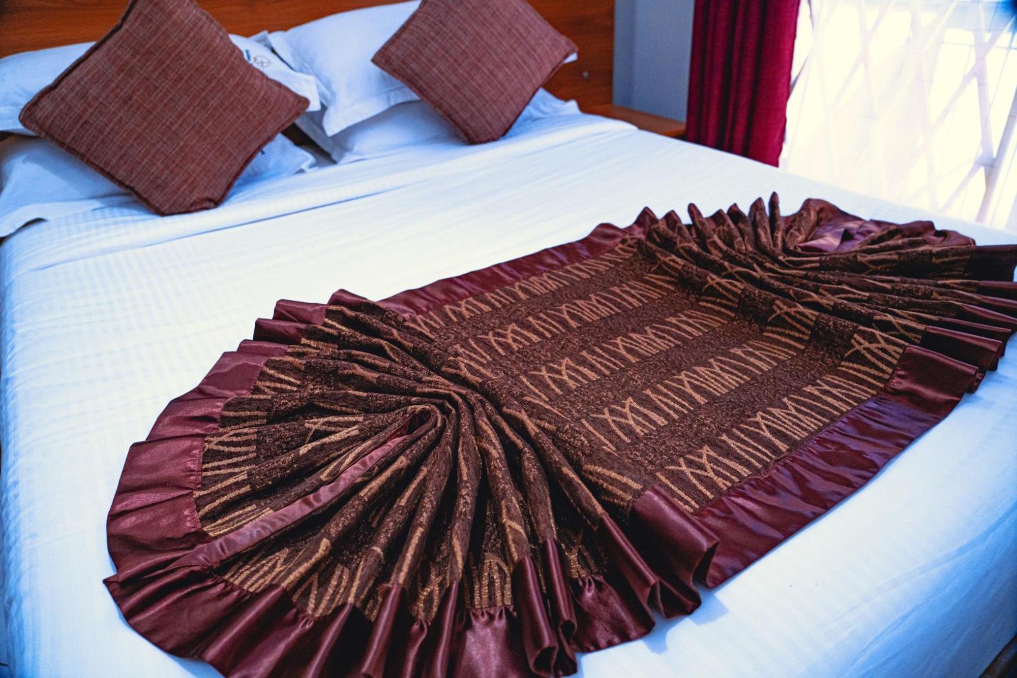 Golden Quest Hotel 엔테베 외부 사진