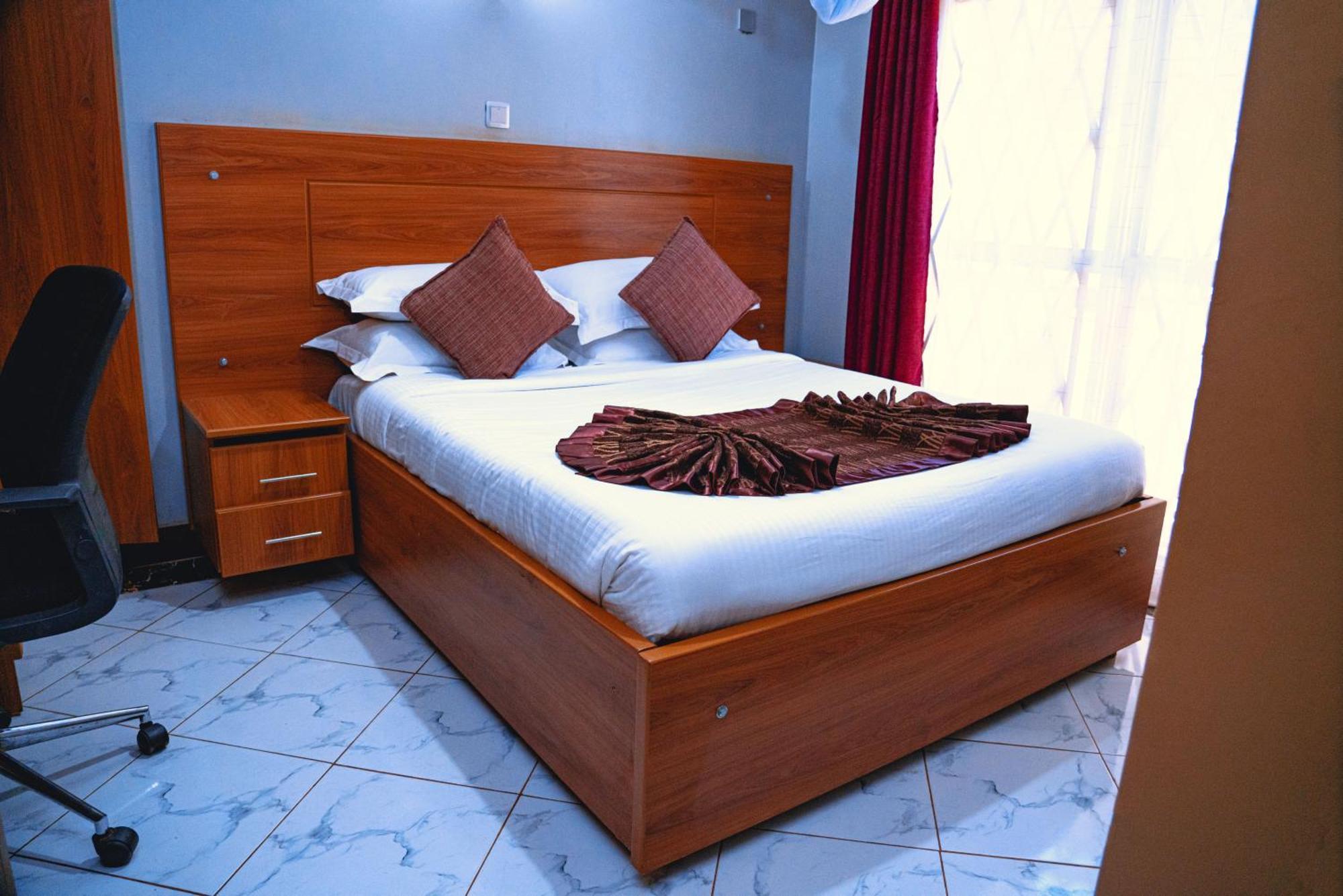 Golden Quest Hotel 엔테베 외부 사진