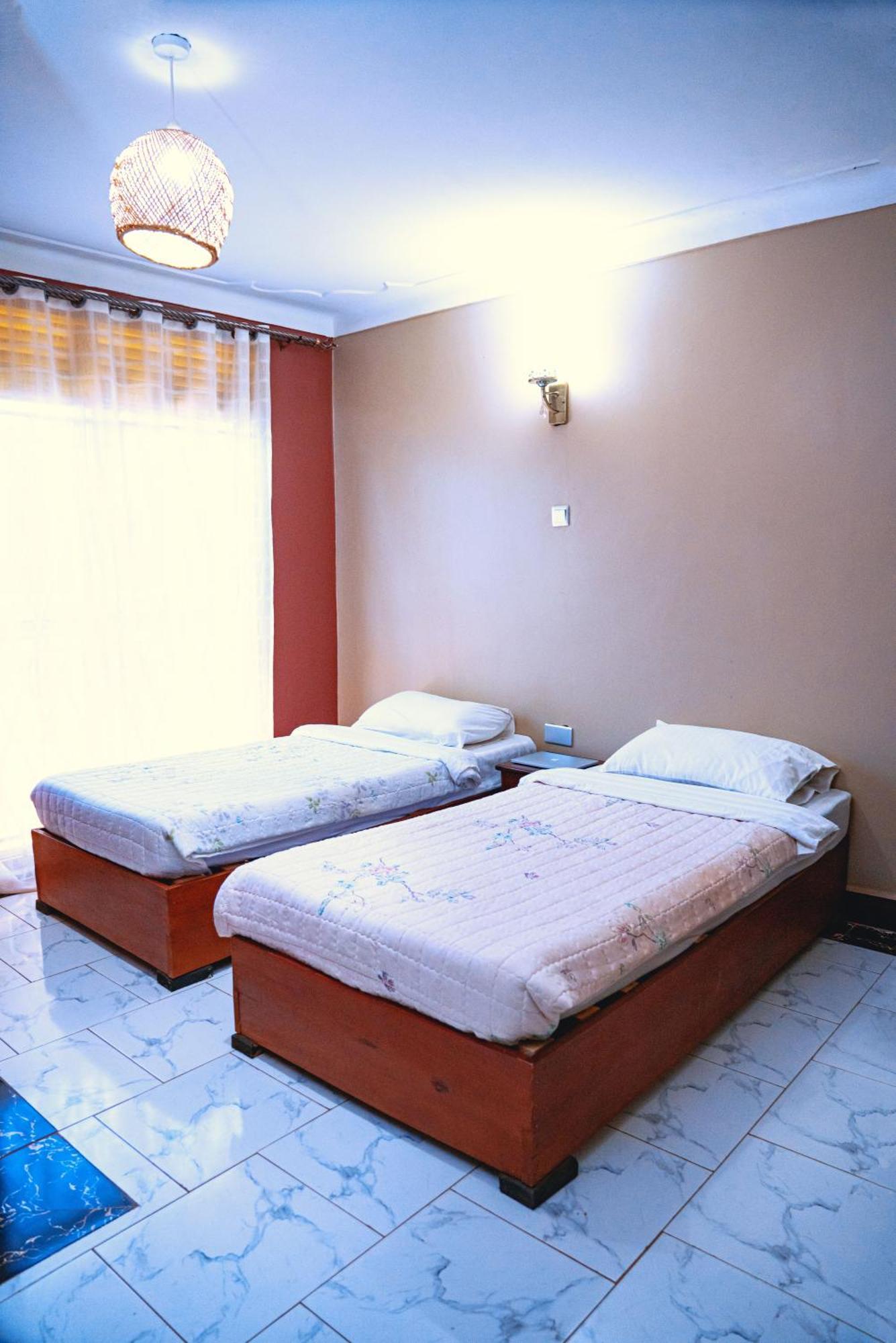 Golden Quest Hotel 엔테베 외부 사진