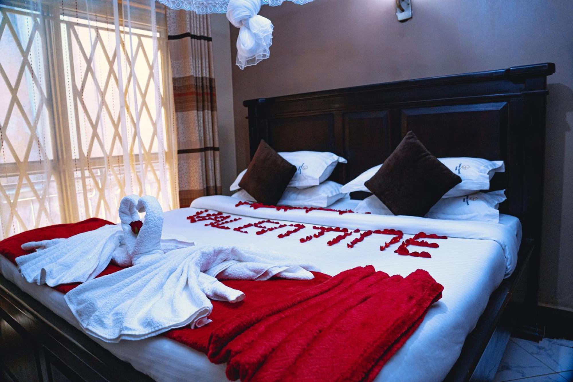Golden Quest Hotel 엔테베 외부 사진