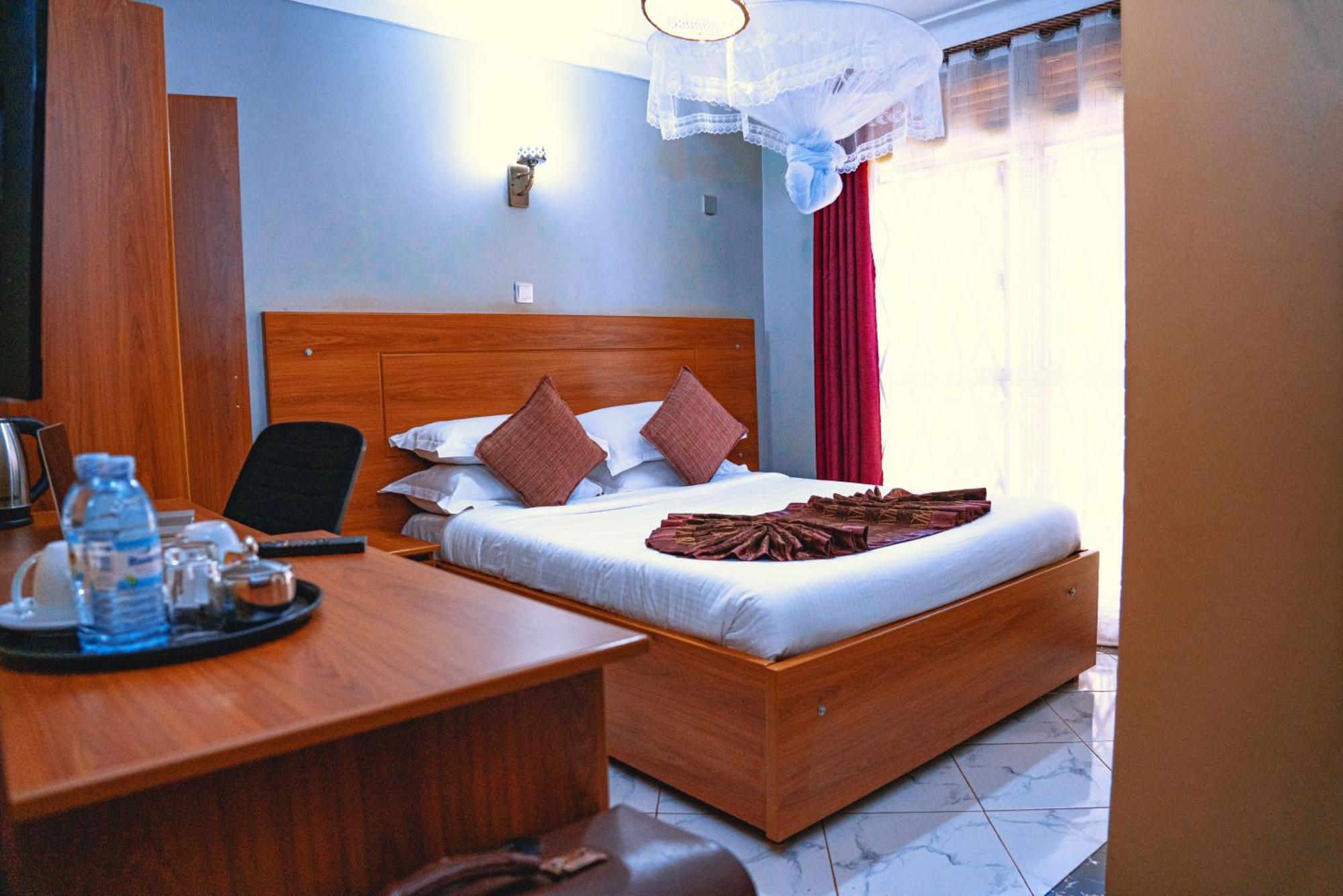 Golden Quest Hotel 엔테베 외부 사진